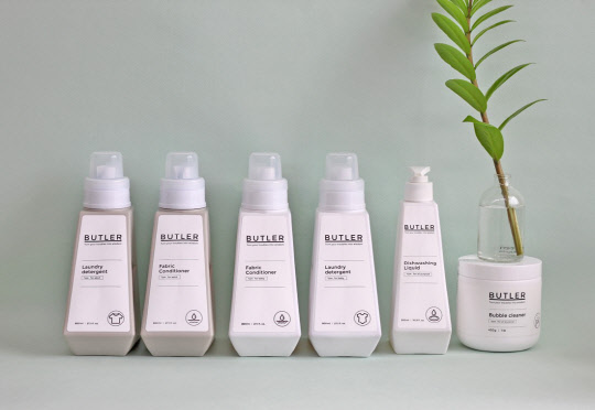 ㈜올바른컴퍼니(대표 김광진)가 친환경 패브릭 코스메틱 브랜드 '버틀러'(BUTLER)를 출시했다고 30일 밝혔다. 엄마의 마음을 담아 탄생한 버틀러는 실제로 세 아이의 엄마가 만든 제품으로 친환경세제, 스페셜 패브릭 케어, 베이비 케어, 패브릭 퍼퓸, 홈 크리닝 등의 다양한 제품을 선보인다. 올바른컴퍼니 제공